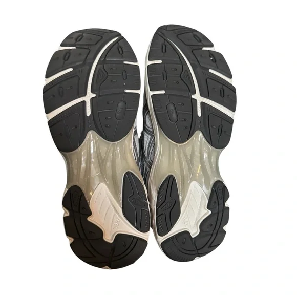 ASICS - Picture 5 of 5